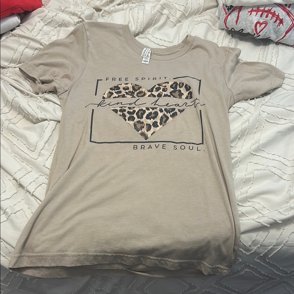 Beige Graphic T-Shirt with Leopard Heart